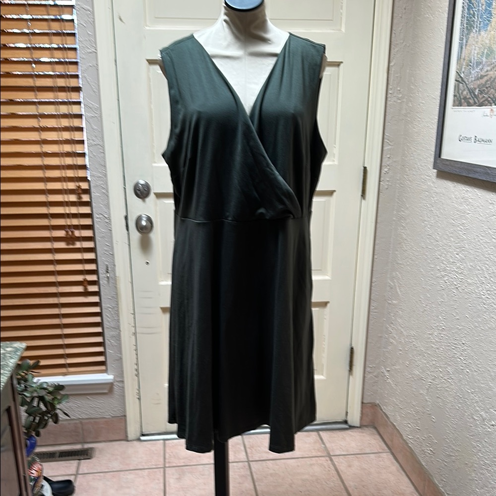 Elegant Sleeveless Green Dress